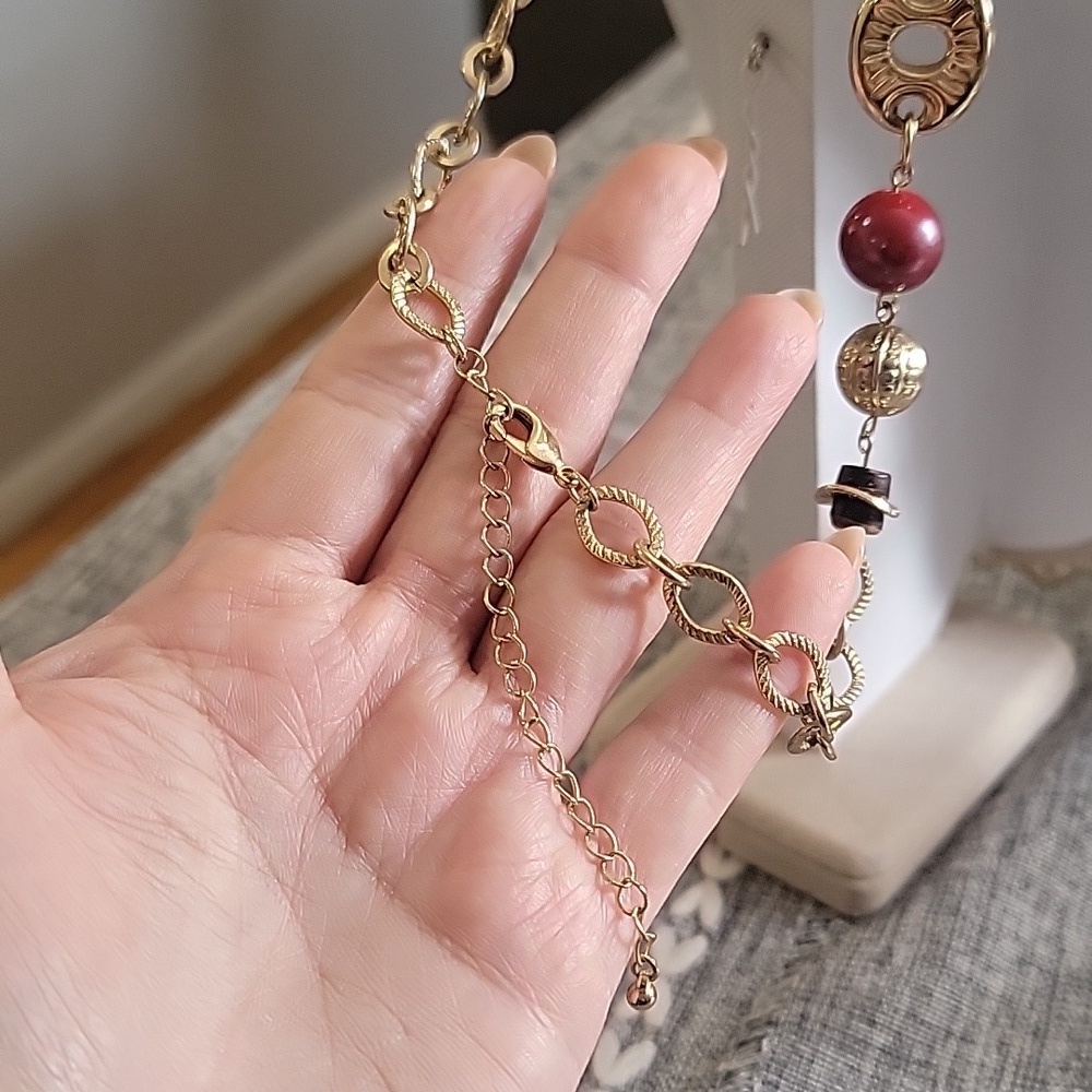 Elegant Gold and Red Beaded Necklace - Picture 3 of 3